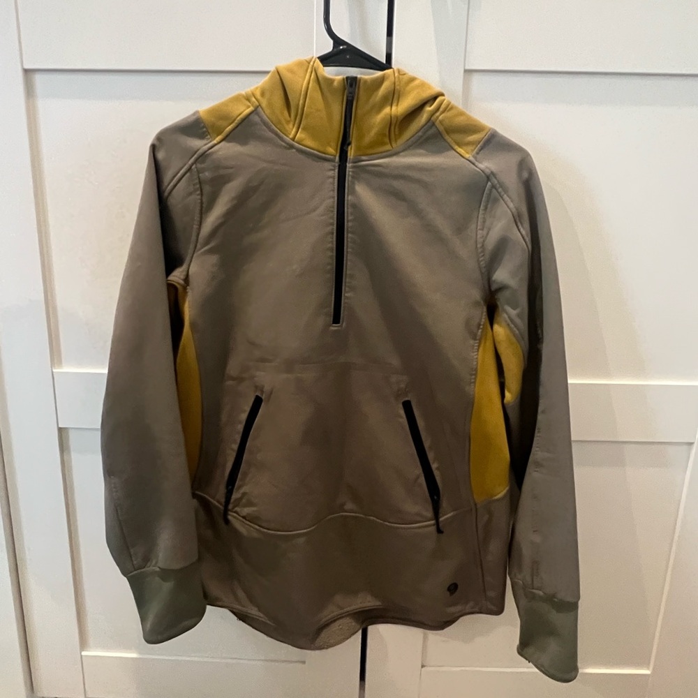 Women's Tan/green and Yellow Jacket
Mountain hardware